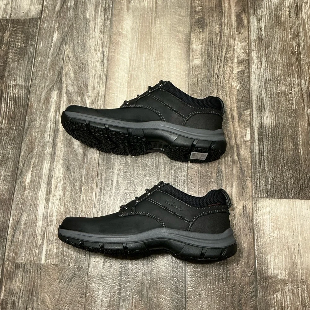 Clarks Men’s Black Leather Lace-Up Oxford with Gray Sole Size 7